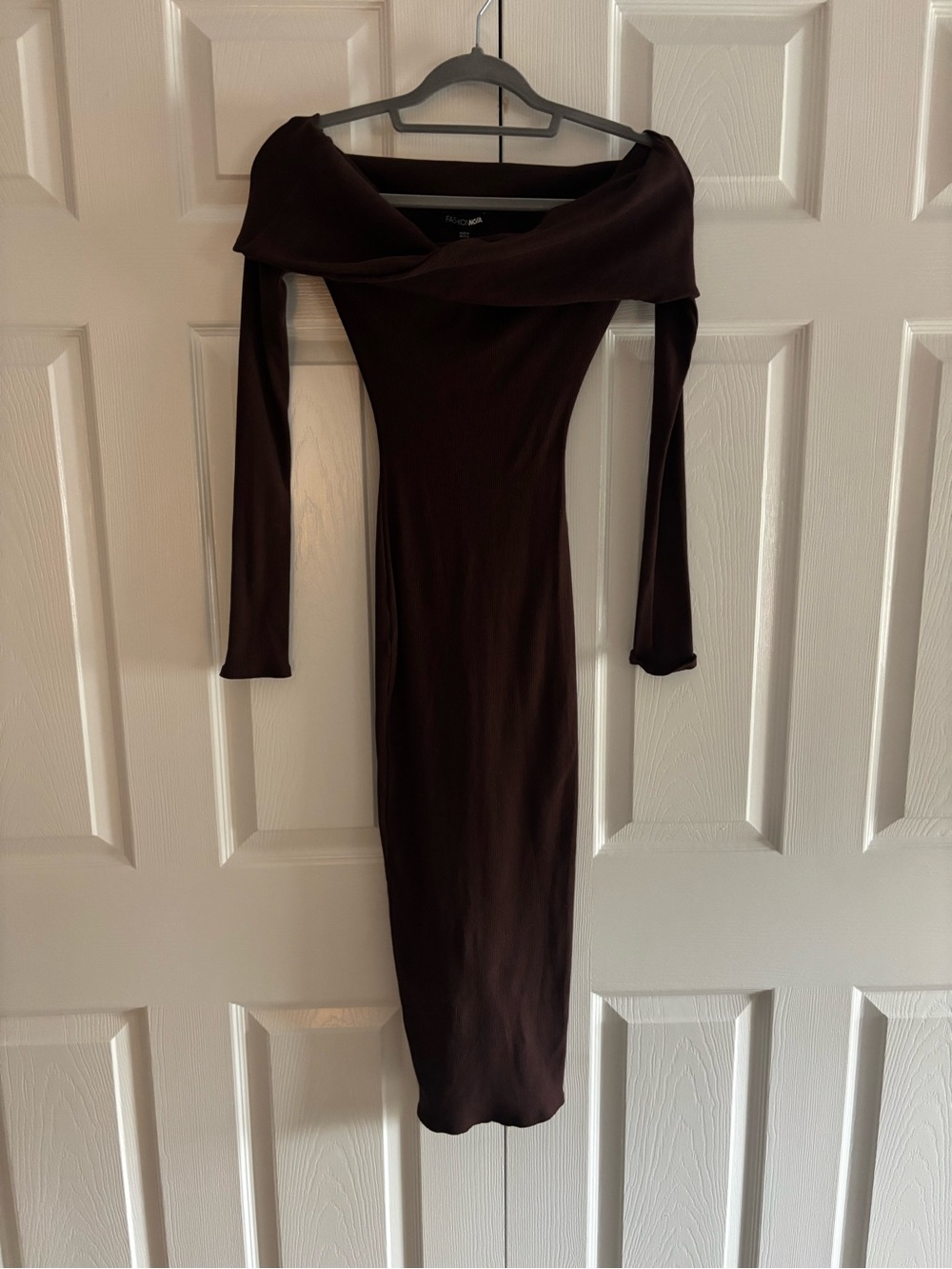 Fashion Nova Off-Shoulder Long Sleeve Bodycon Dress in Dark Brown